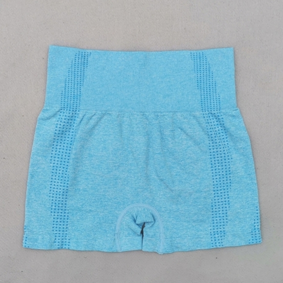 Seamless Dri-fit Activewear Set- Crop Top & Shorts - Picture 3 of 4